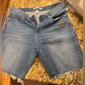 Calvin Klein Men’s 33 Waist Blue Denim Shorts with Calvin Klein patches